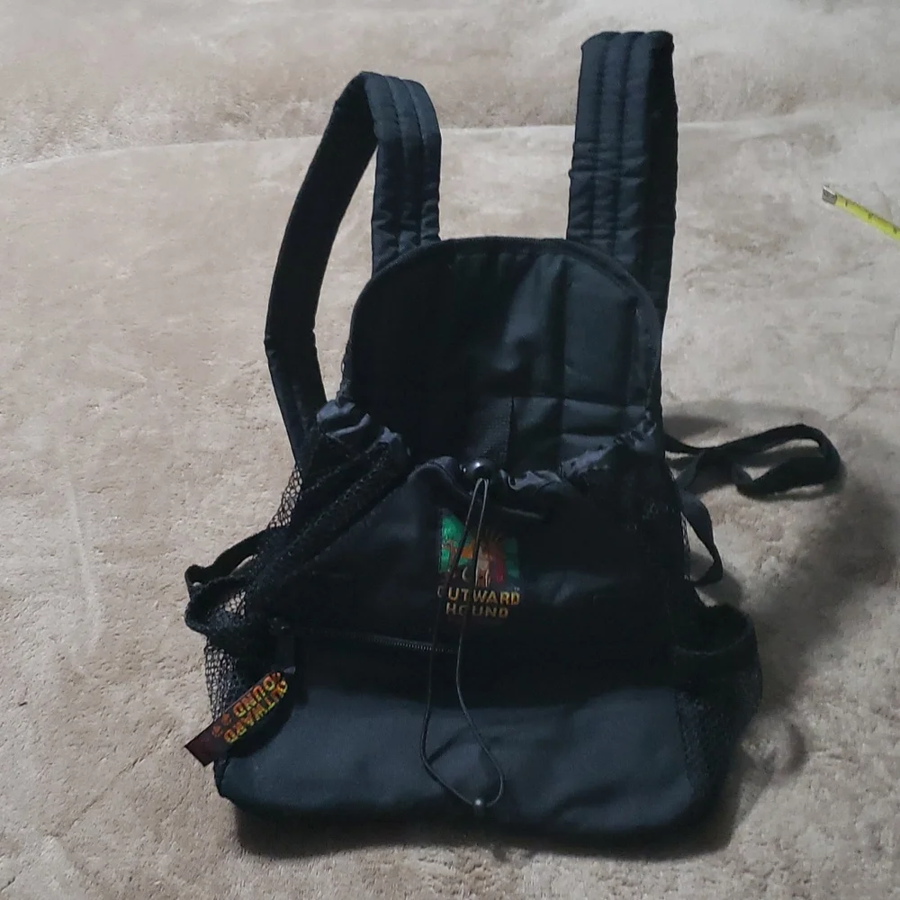 OUTWARD HOUND Carrier